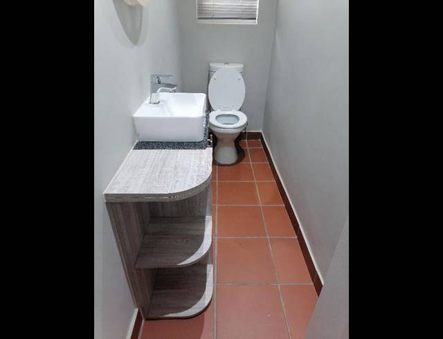BUSINESS PROPERTY TO RENT IN CLUBVIEW